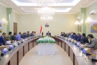 الحكومة اليمنية تؤكد التزامها بالمحددات السياسية للمجلس الرئاسي وتوصيات البرلمان