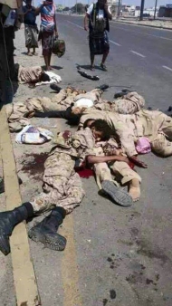 صورة لقتلى حوثيين بزي عسكري "من الارشيق"